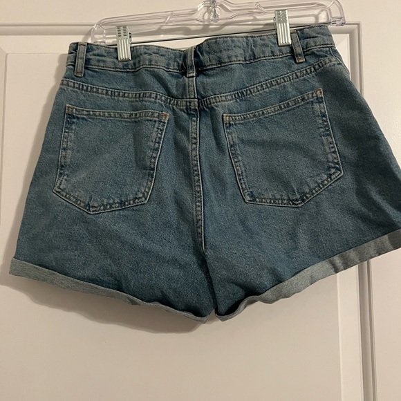 NWT Francesca’s denim heart shorts size 28 - Picture 3 of 3